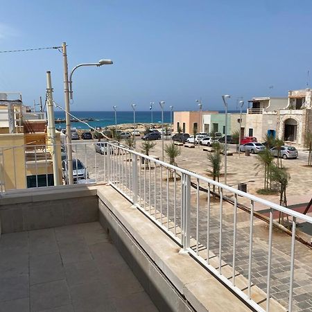 Casa Vacanze Illiria A Roca Vecchia Vicinissima Al Mare Exterior foto